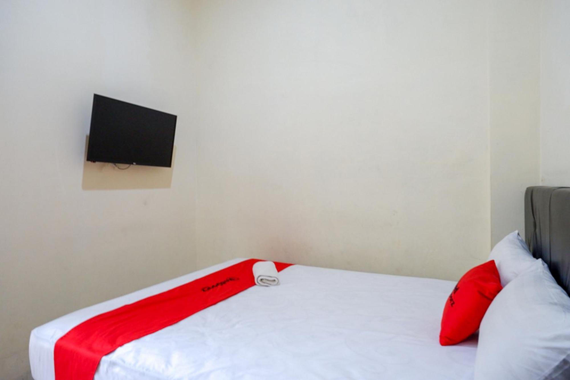 Reddoorz Syariah Near Purwosari Train Station Hotel Surakarta  Exterior photo